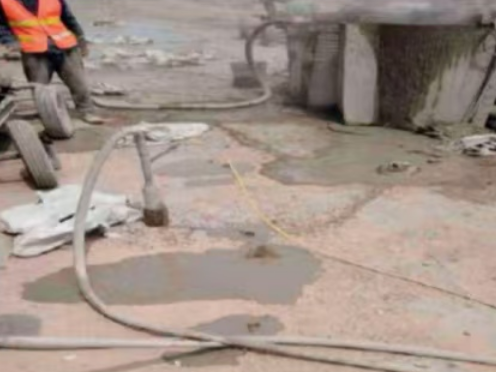 仙居水泥混凝土路面板底注浆技术 路面脱空注浆整治方案